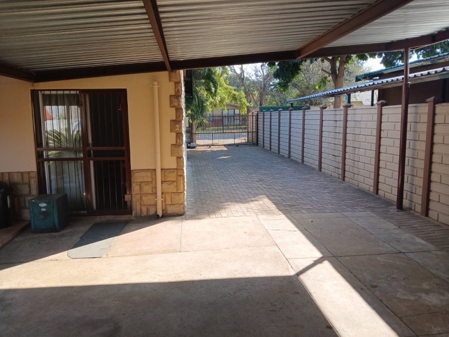 3 Bedroom Property for Sale in Geelhoutpark North West